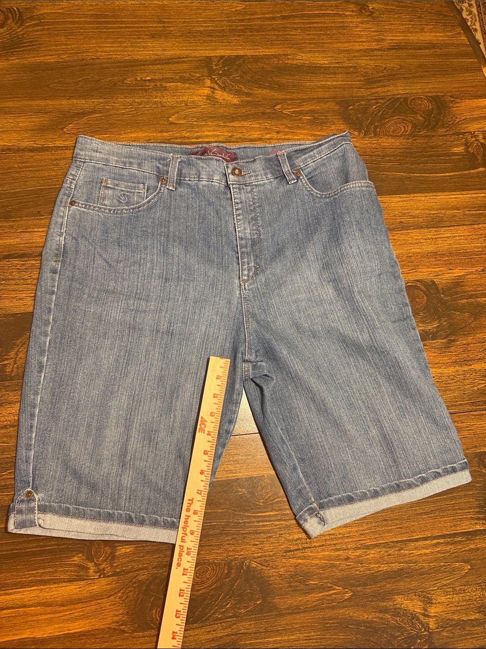 Gloria Vanderbilt Light Blue Denim “Amanda” Bermuda Shorts